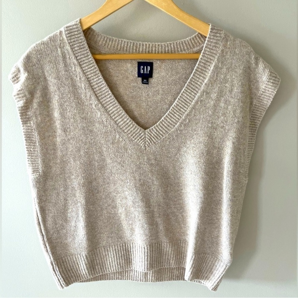 Gap V-neckline Sweater Vest | Tan Cream | XS